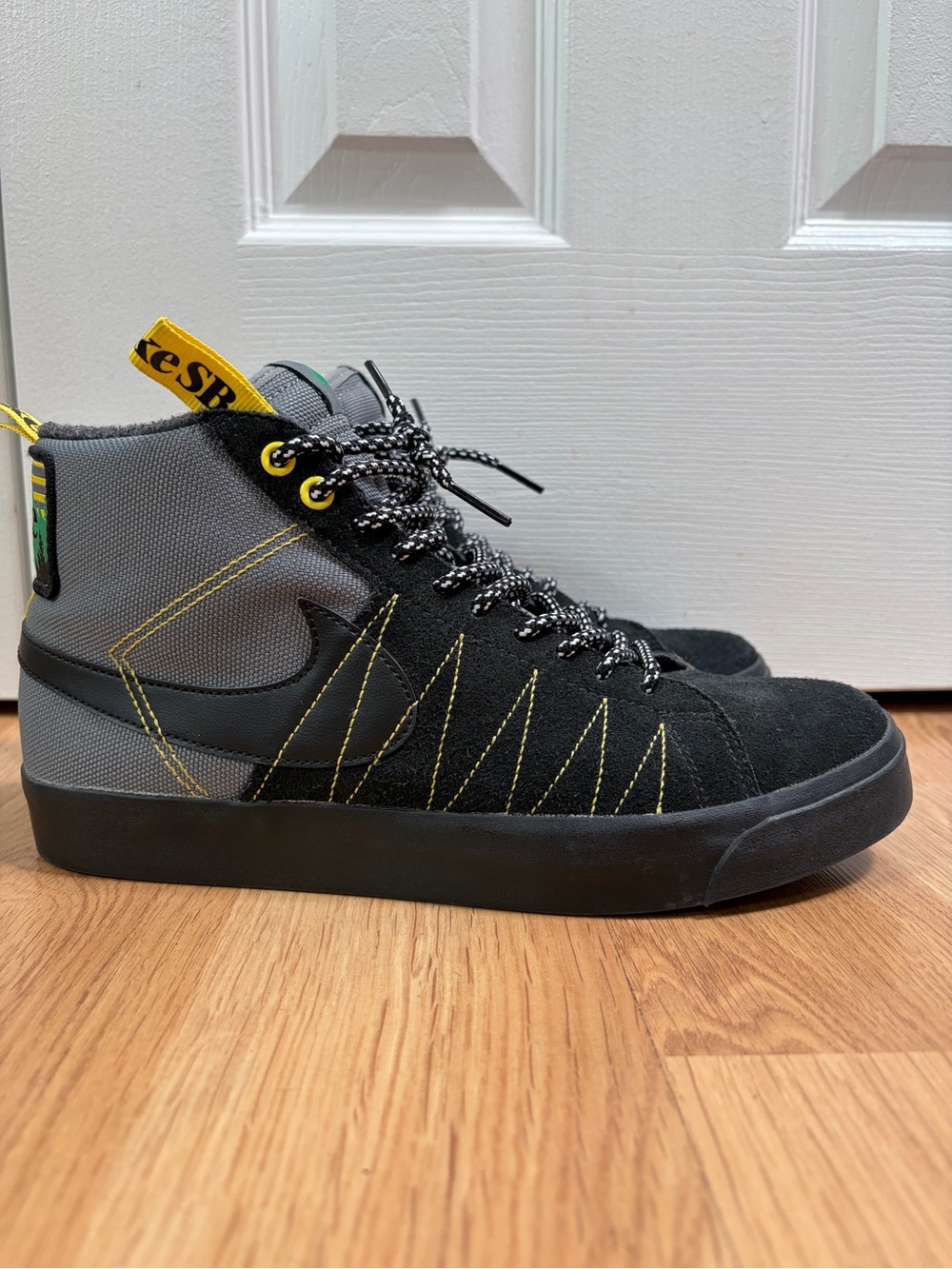 Nike SB Zoom Blazer Mid Premium Gray and Black Shoes DC8903-001 Size 8